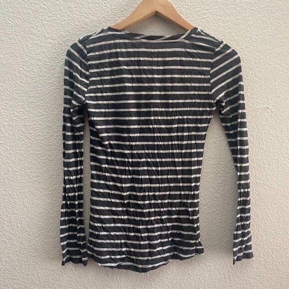 True Religion Striped Long Sleeve Shirt Top Gray Color V-Neck Small - Picture 3 of 3